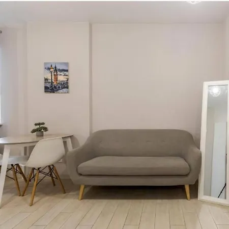 біля вокзалу, на вулиці голубовича 37