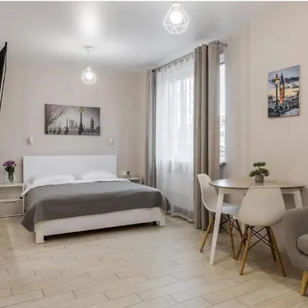 біля вокзалу, на вулиці голубовича 37