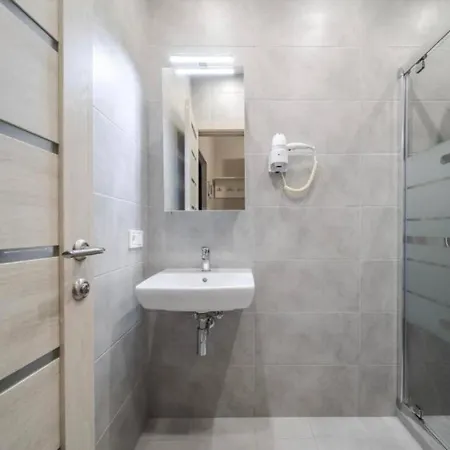 біля вокзалу, на вулиці голубовича 37 公寓 *