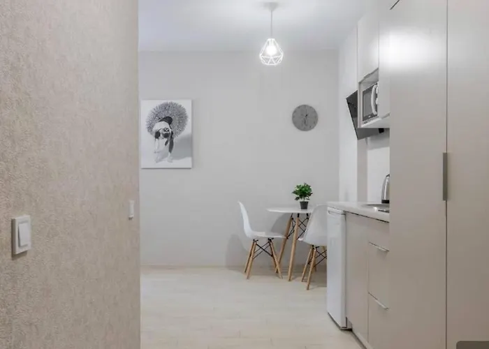 біля вокзалу, на вулиці голубовича 37 *