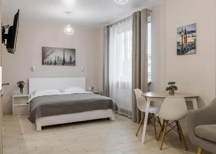 біля вокзалу, на вулиці голубовича 37