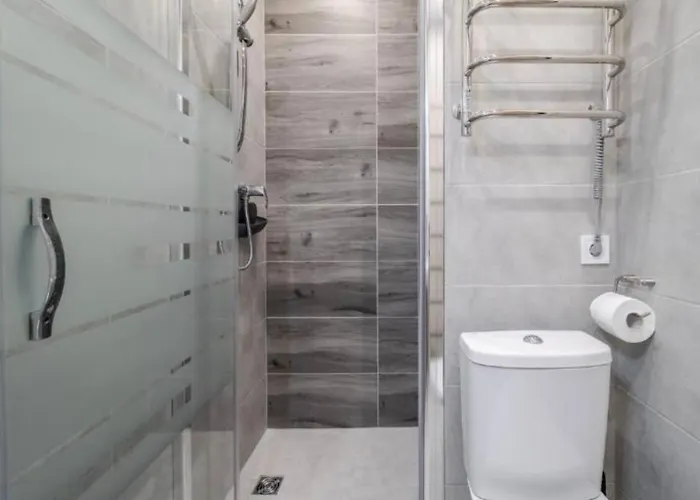 біля вокзалу, на вулиці голубовича 37 *