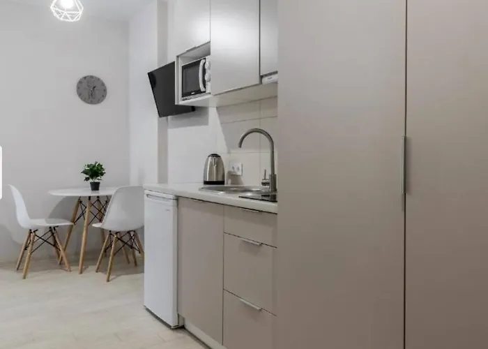 біля вокзалу, на вулиці голубовича 37 * Leópolis